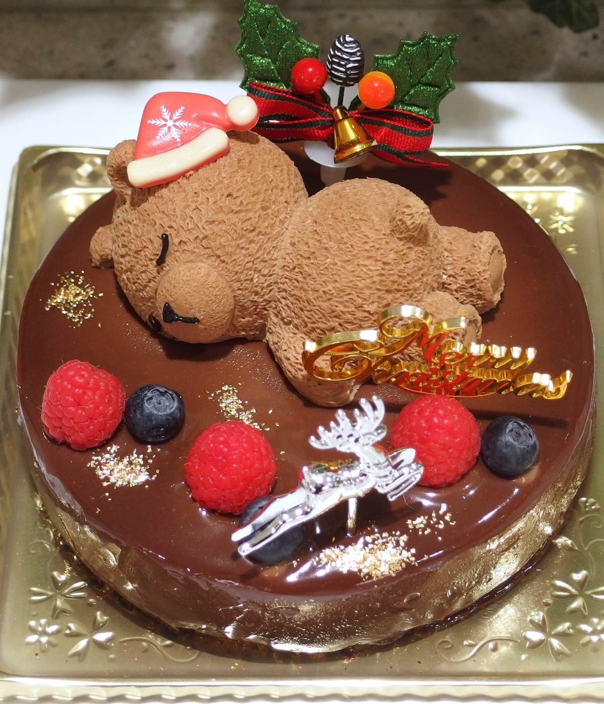 ベリーズスイーツキッチン／クリスマス2023 くまちゃんサンタのチョコレートムースケーキ