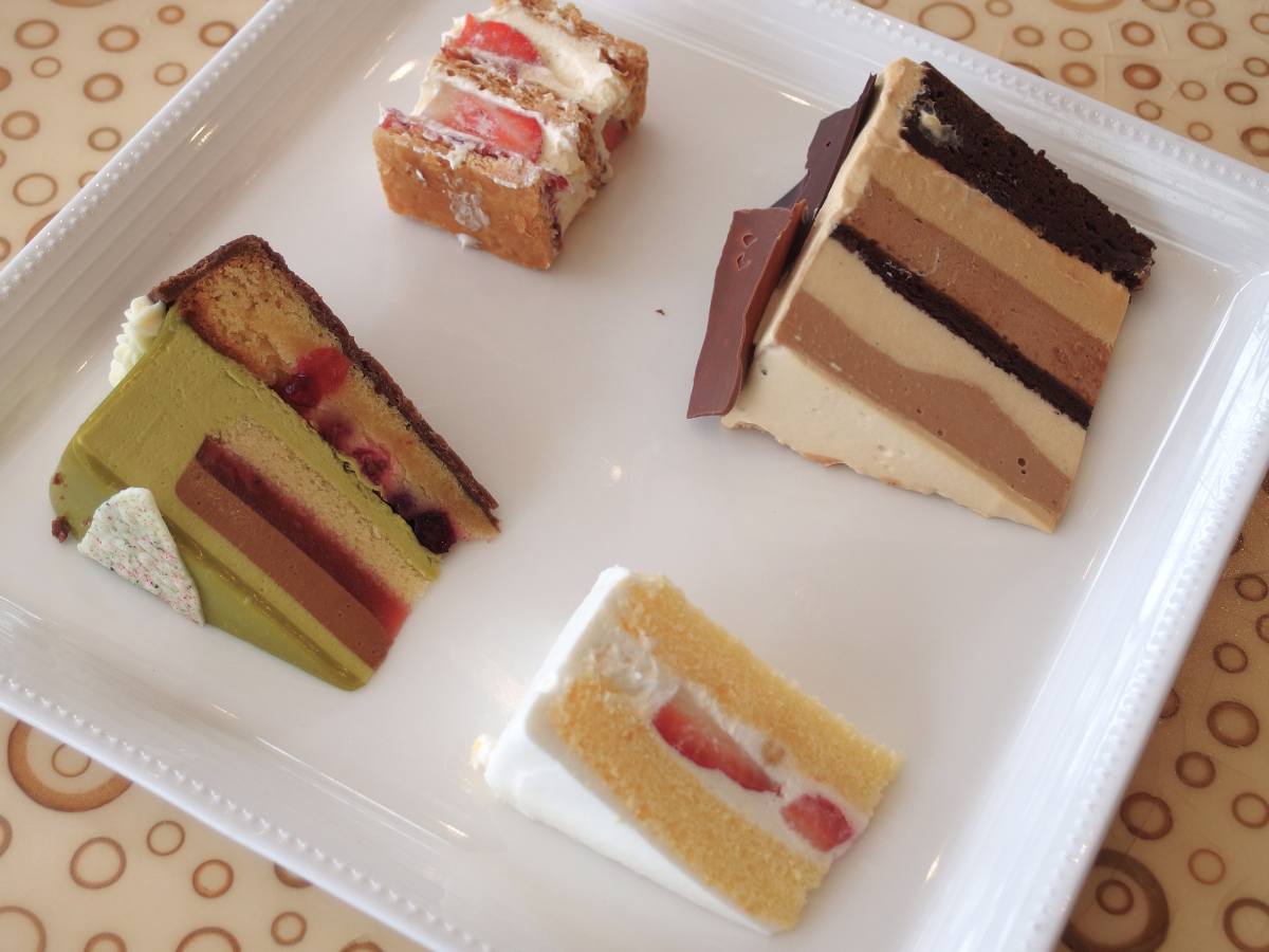 「シェラトン・グランデ・トーキョーベイ・ホテル」クリスマスケーキ4種 試食