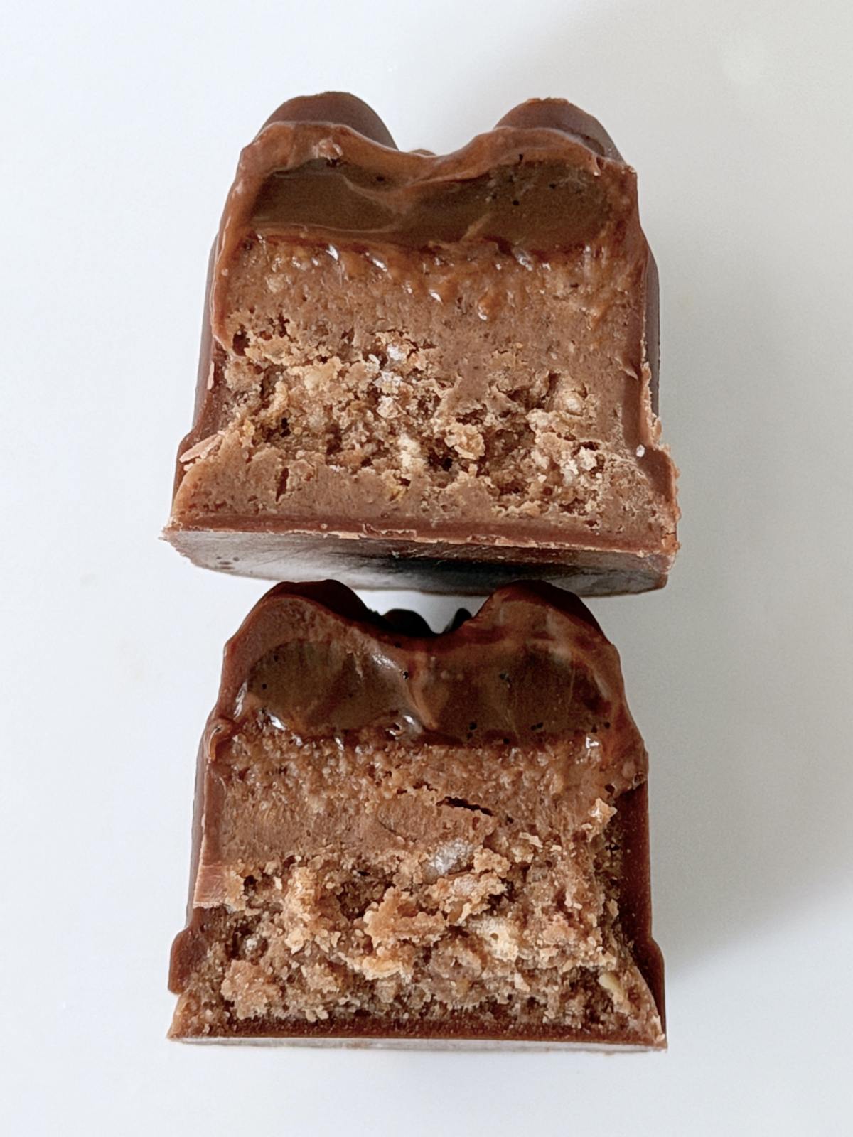 プランク―ル コーンのプラリネとキャラメルのケーキ型ボンボン